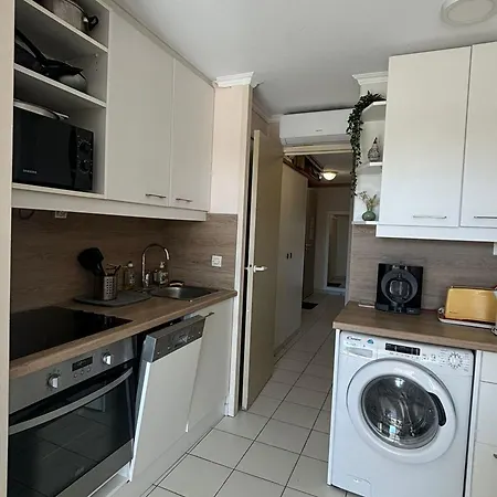 2 Pieces Pour 4 Avec Piscine, Parking Et Climatisation - Fr-1-504-682 Lägenhet